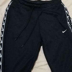NIKE LOGO JOGGER